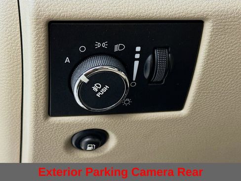 Used 2011 Jeep Grand Cherokee Limited w/ Luxury Group II AWD/4WD image 16