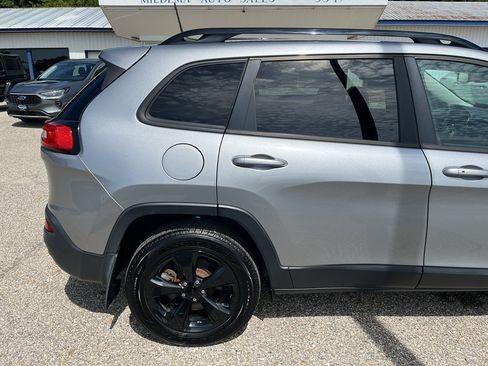 Used 2017 Jeep Cherokee High Altitude w/ Luxury Group AWD/4WD image 9
