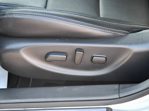 Used 2023 Nissan Maxima SV w/ Floor Mat Group FWD image 17