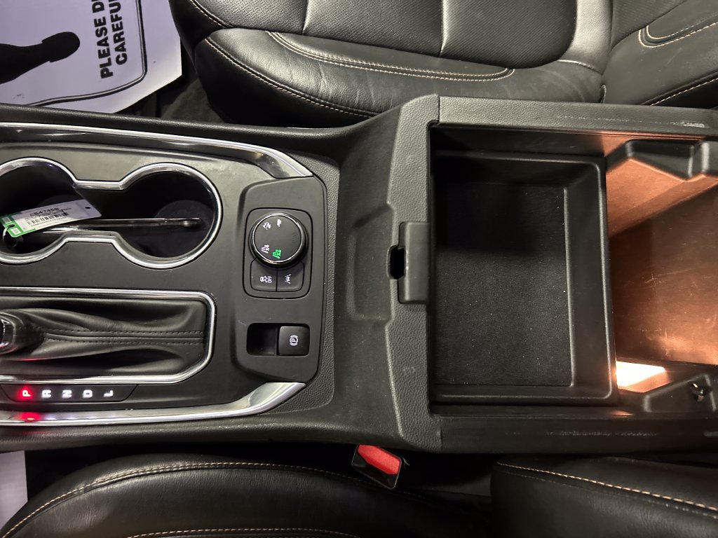 Used 2019 Chevrolet Traverse Premier w/ Redline Edition AWD/4WD image 21