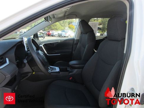 Used 2024 Toyota RAV4 LE image 31