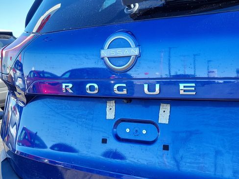 Used 2023 Nissan Rogue SV image 6