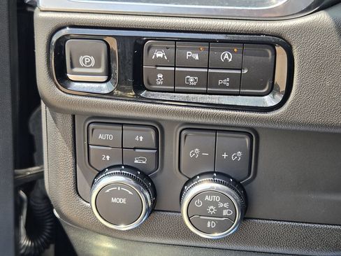 Used 2025 GMC Yukon XL Denali w/ Sun & Power Step Package AWD/4WD image 24