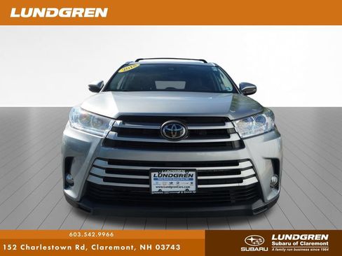 Used 2018 Toyota Highlander XLE w/ Carpet Mat Package (TMS) AWD/4WD image 45