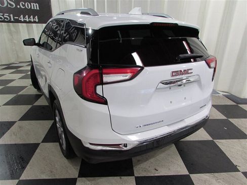 Used 2023 GMC Terrain SLT image 8