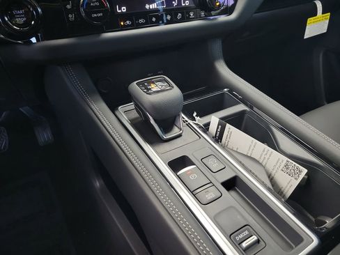 New 2026 Nissan Pathfinder Platinum image 9