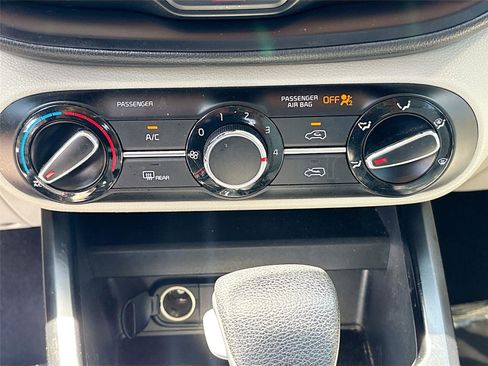 Used 2022 Kia Soul LX FWD image 15