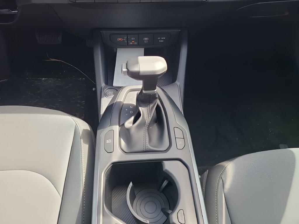 Used 2025 Kia K4 FWD image 19