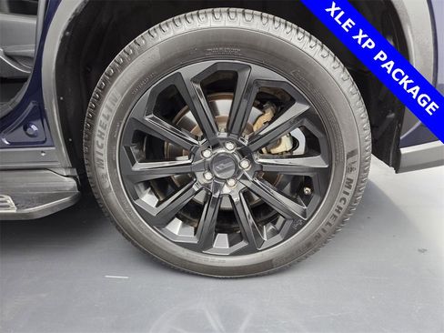 Used 2022 Toyota Highlander XLE image 22