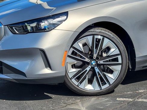 Used 2025 BMW 540i xDrive image 3