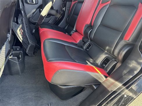 Certified 2024 Jeep Gladiator Rubicon w/ Technology Group image 14