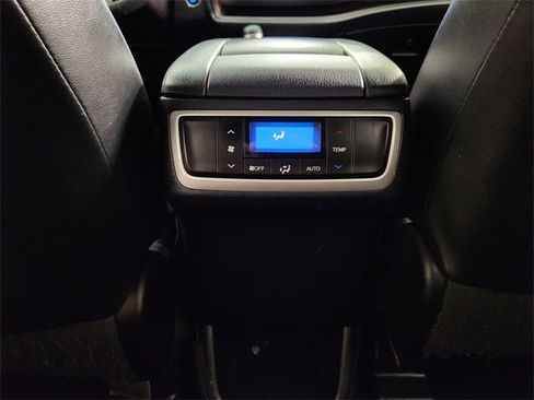 Used 2015 Toyota Highlander XLE image 31