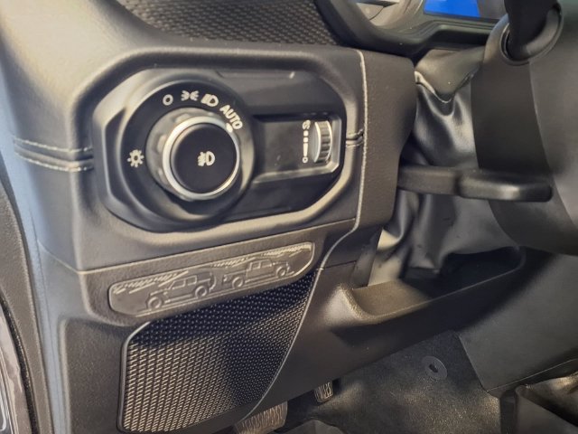Used 2024 Jeep Wrangler Unlimited Rubicon w/ Convenience Group AWD/4WD image 6