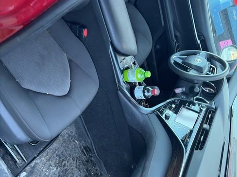 Used 2018 Toyota Camry LE image 10