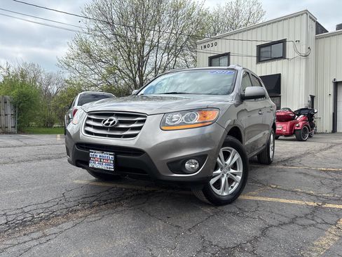 Used 2011 Hyundai Santa Fe SE image 1