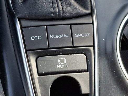 Used 2019 Toyota Camry XLE w/ Navigation Package image 27