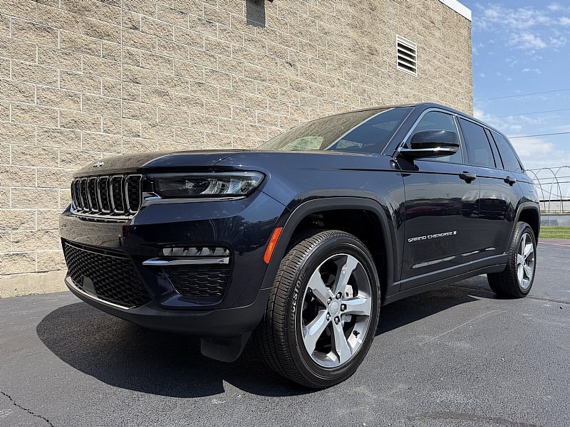 Used 2024 Jeep Grand Cherokee Limited AWD/4WD image 4
