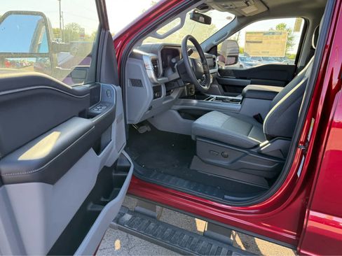 New 2025 Ford F350 XLT w/ Black Appearance Package image 11