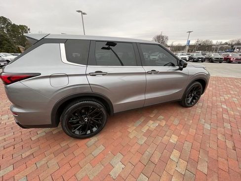 Used 2022 Mitsubishi Outlander SE image 36