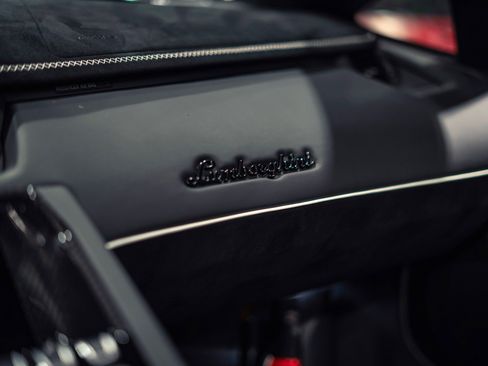Used 2020 Lamborghini Aventador SVJ AWD/4WD image 57