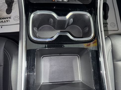 Used 2025 Chevrolet Traverse LT image 27