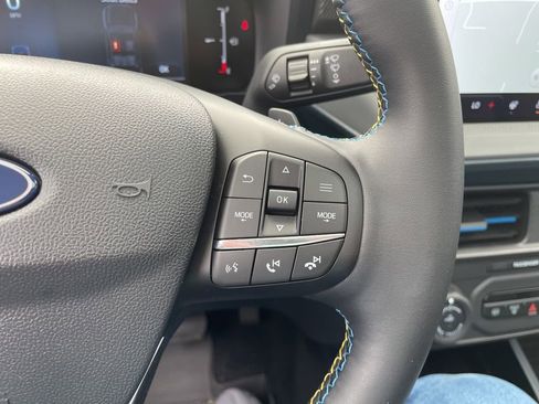 Used 2025 Ford Maverick Lobo AWD/4WD image 29