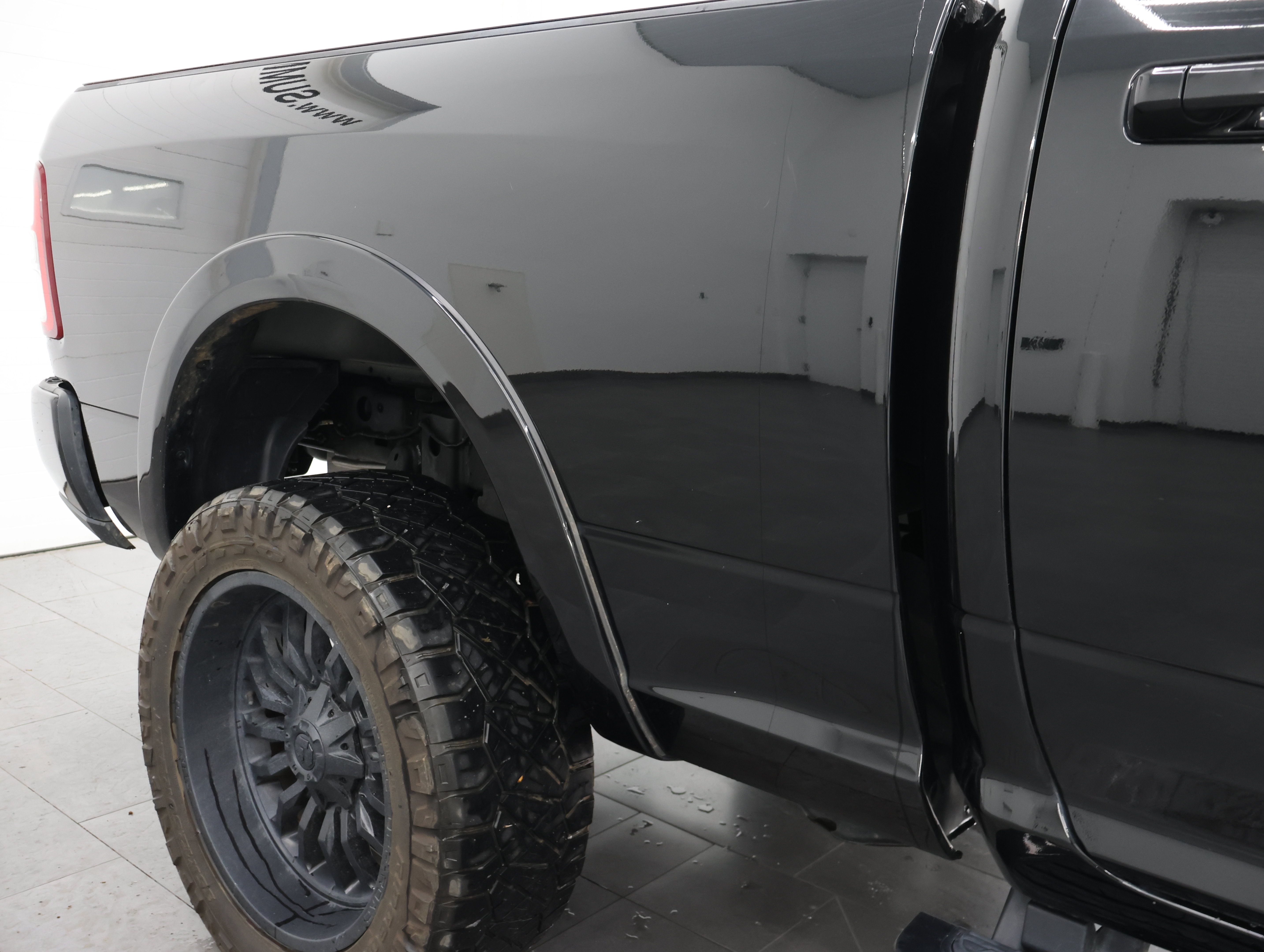 Used 2024 RAM 2500 Big Horn w/ Night Edition AWD/4WD image 24