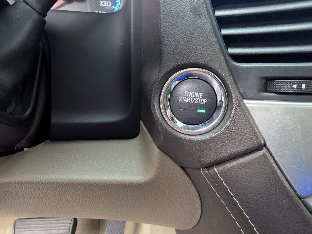 Used 2020 Chevrolet Suburban Premier w/ Premier 6.2L Value Package AWD/4WD image 27