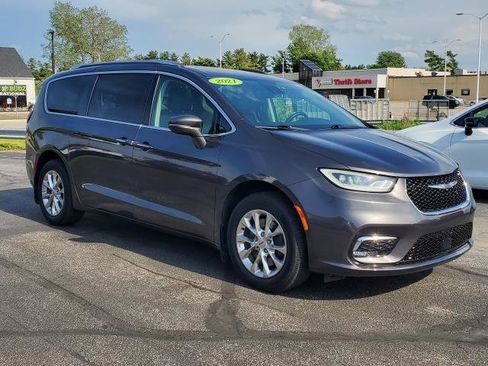 Used 2021 Chrysler Pacifica Touring-L AWD/4WD image 2