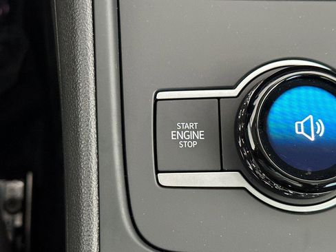 New 2025 Volkswagen Tiguan SE image 21