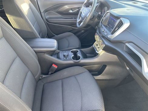 Used 2022 GMC Terrain SLE w/ Driver Convenience Package image 9