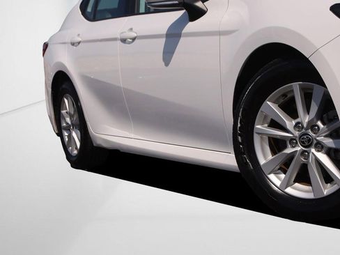 Used 2025 Toyota Camry LE image 4