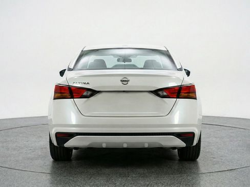 Used 2025 Nissan Altima 2.5 SV FWD image 7