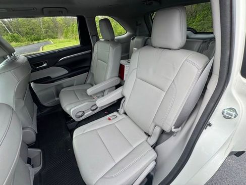 Used 2018 Toyota Highlander Limited Platinum image 13