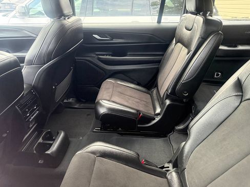 Used 2023 Jeep Grand Cherokee L Laredo AWD/4WD image 14