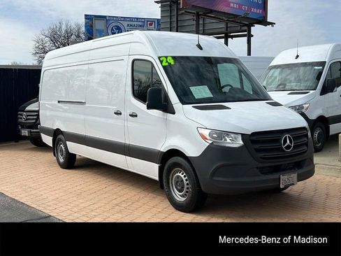 Used 2024 Mercedes-Benz Sprinter 2500 image 1