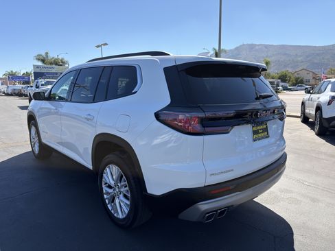 Used 2026 GMC Acadia Elevation w/ Elevation Premium Package FWD image 6