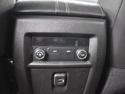 Used 2023 Chevrolet Traverse LT image 31