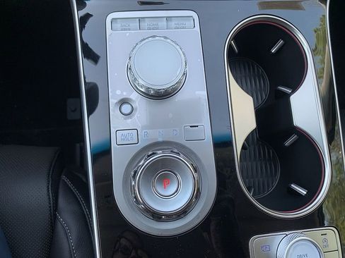 Used 2025 Genesis GV80 2.5T Standard image 13