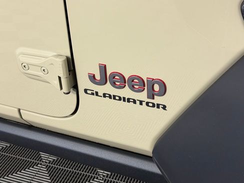 Certified 2022 Jeep Gladiator Rubicon w/ LED Lighting Group AWD/4WD image 14