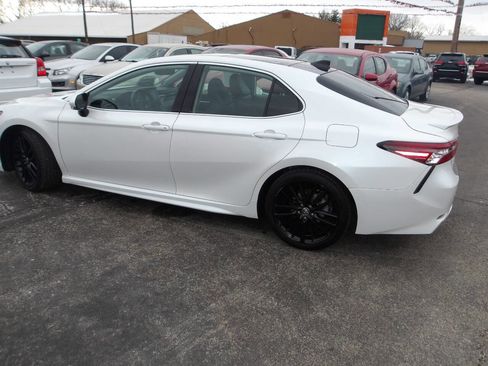 Used 2021 Toyota Camry XSE image 4