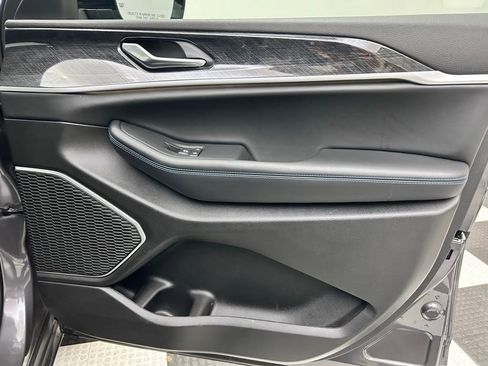 Certified 2025 Jeep Grand Cherokee Trailhawk w/ Advanced Protech Group II AWD/4WD image 16