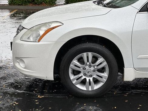 Used 2011 Nissan Altima 2.5 S w/ Special Edition Pkg image 11