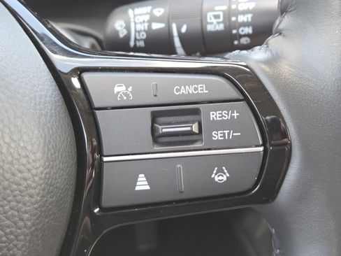 Used 2023 Honda HR-V EX-L image 9