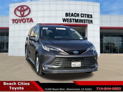 Certified 2024 Toyota Sienna Limited image 3