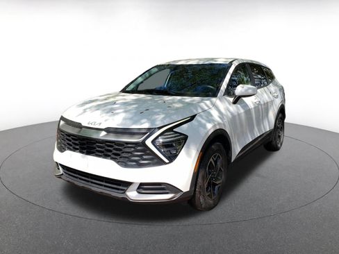 Used 2025 Kia Sportage LX image 3