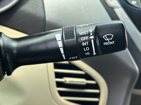 Used 2013 Hyundai Elantra GLS w/ Preferred Pkg FWD image 27
