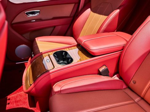 Used 2023 Bentley Bentayga AWD/4WD image 49