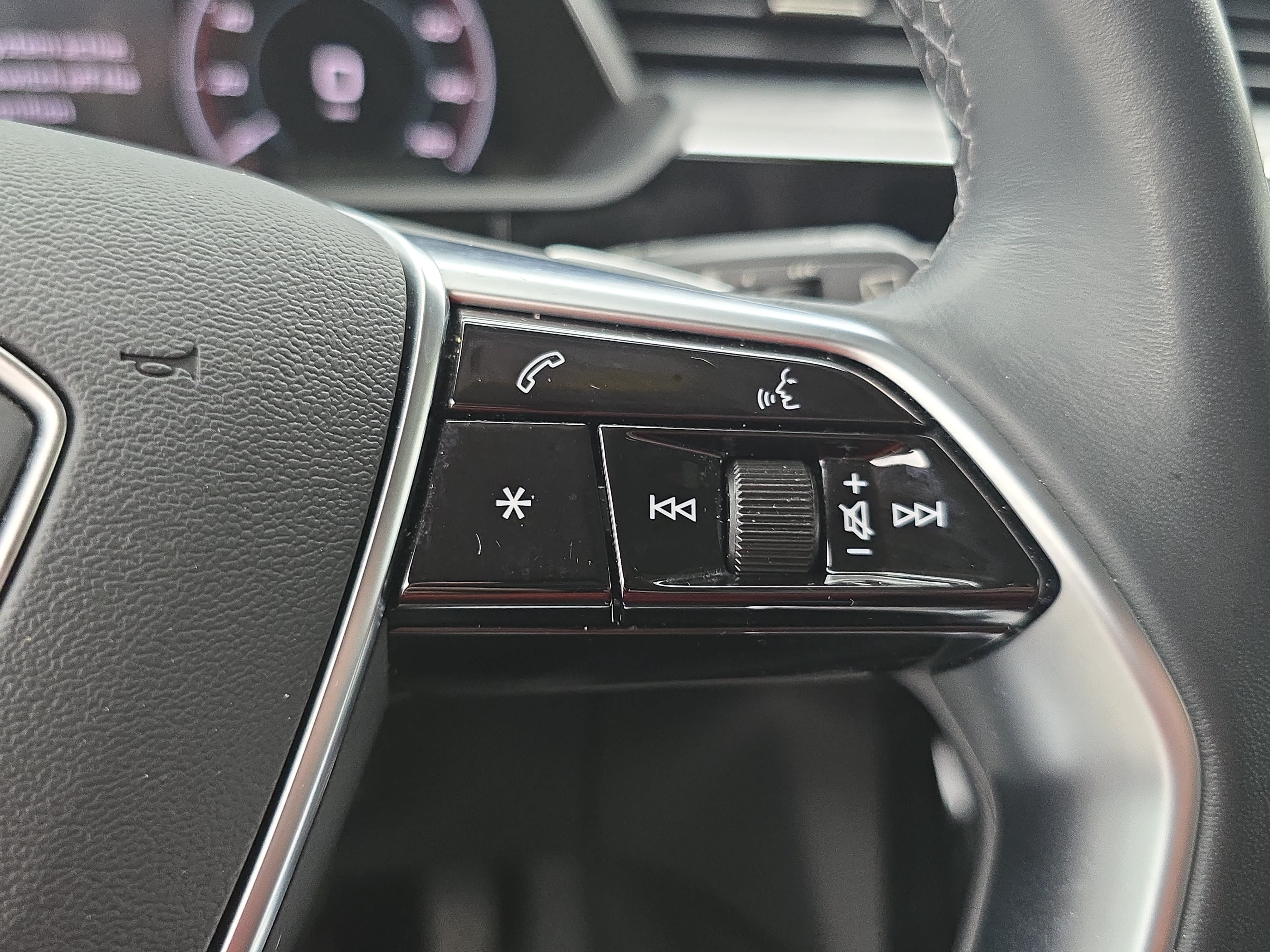 Used 2024 Audi Q8 e-tron Premium Plus AWD/4WD image 20