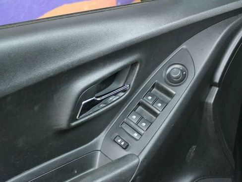 Used 2018 Chevrolet Trax LT w/ LT Convenience Package AWD/4WD image 13